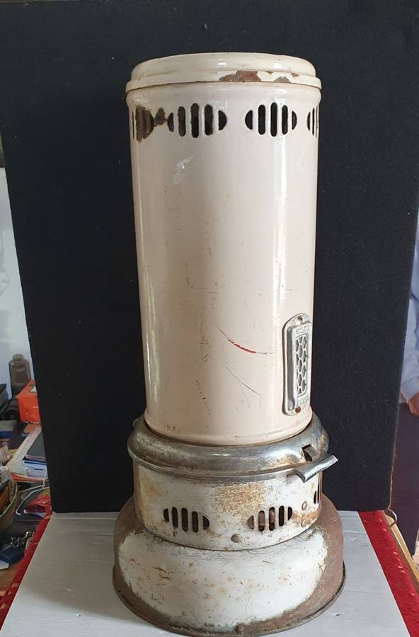 VINTAGE VALOR NO. 207 PARRAFIN HEATER. 53CM HIGH.