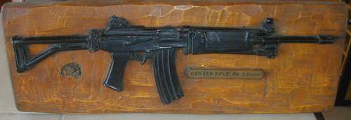 RESIN WOODEN LIKE R4 WALL DECORATION. ( R4 RIFLE  5.56mm)