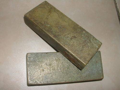 100% PURE BRASS BRICKS. 2 X.  ANTIQUE!!!!! 1.3KG EACH.