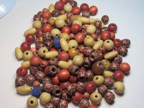 Lot of over 200 wooden beads - Make your own necklaces