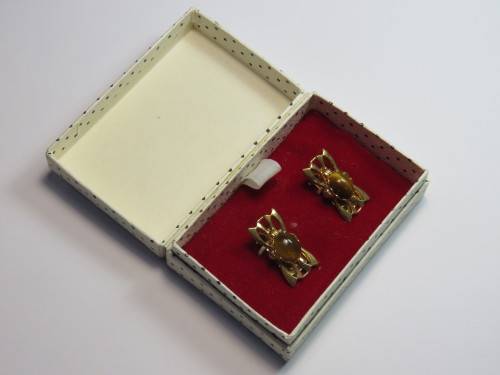 Pair of goldplated tigers eye clip-on earrings