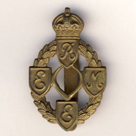 Great Britain Royal Electrical and Mechanical Engineers Pre 1947 cap badge