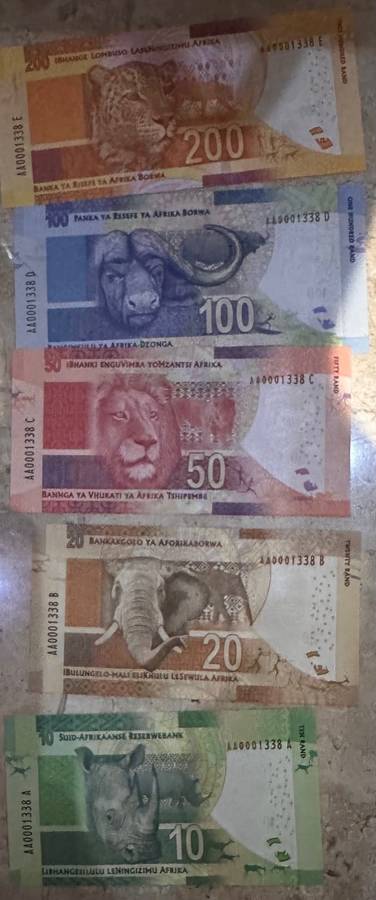 L Kganyago - 1st Issue - Mandela Bank notes UNC with identical serial numbers AA 1338