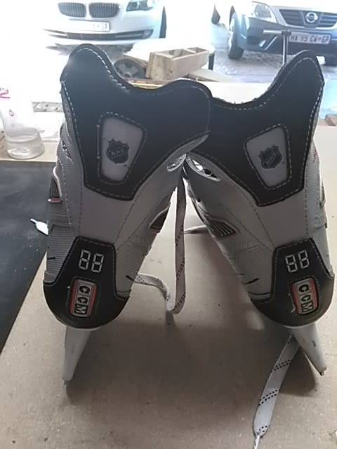 ICE Hockey Skates CCM 2.0 AGILITY Tacks - Used