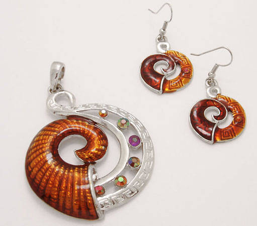 Stunning Silvertone Pendant & Earrings Set