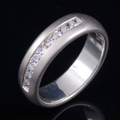 UNIQUE !!! Spectacular Simulated Diamond White CZ RING Size 8 ( Q )