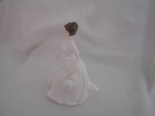Charming Royal Doulton Lady Figurine, "Harmony" HN4096 : As New Condition