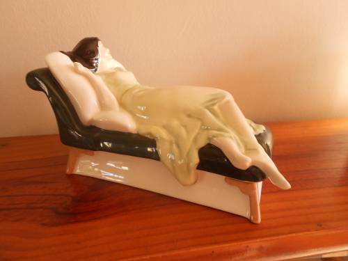 Charming Royal Doulton "Sleeping Beauty" HN3079 Figurine