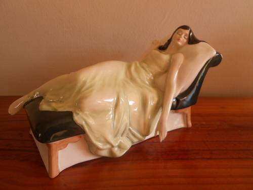 Charming Royal Doulton "Sleeping Beauty" HN3079 Figurine