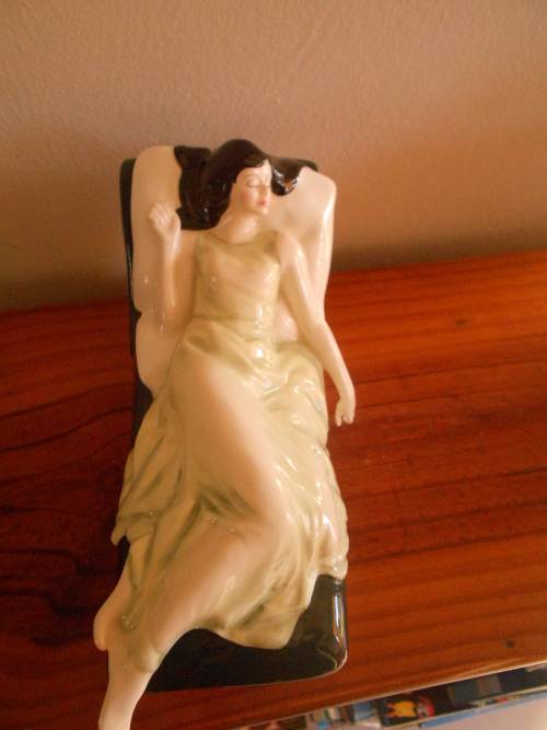 Charming Royal Doulton "Sleeping Beauty" HN3079 Figurine