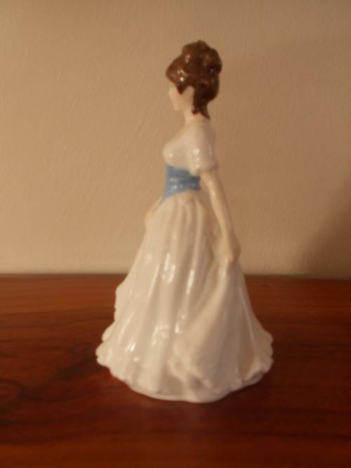 Low starting bid: Charming Royal Doulton "Melody" HN 4117 Figurine, Pristine Condition