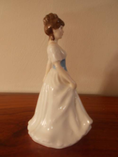 Low starting bid: Charming Royal Doulton "Melody" HN 4117 Figurine, Pristine Condition