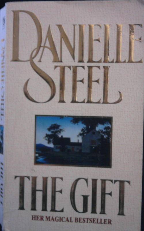 THE GIFT BY DANIELLE STEEL SOFTCOVER