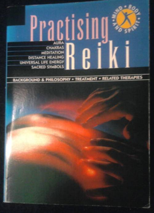 PRACTISING REIKI  SOFTCOVER