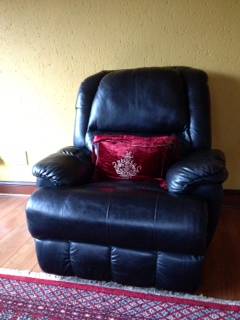 RECLINER LEATHER CHAIR