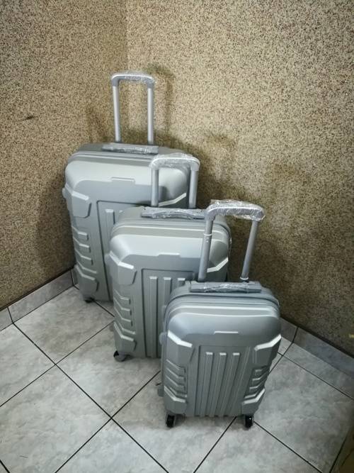 Set of 3 Lightweight Travel Luggage Bags - Universal Wheels -