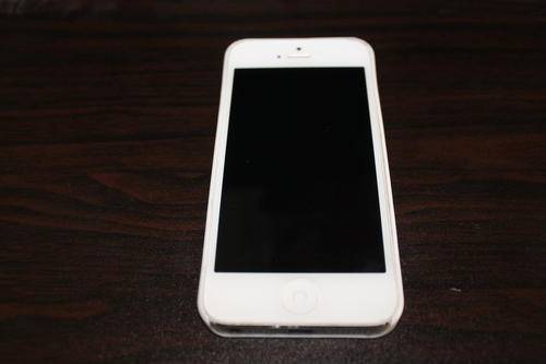 Apple iPhone 5 White - LTE (16GB) with Accessories (Unused EarPods)