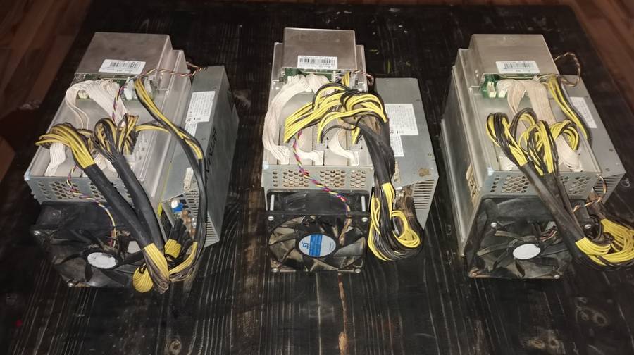 3 x D3 Antminers