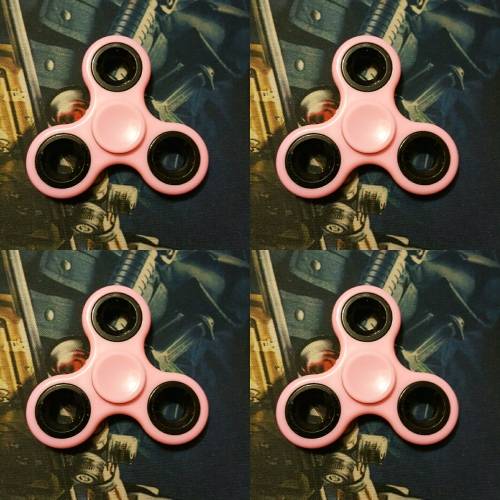 FIDGET SPINNER - PLAIN PINK METAL(LOCAL STOCK)*CHEAPEST SHIPMENT OUT OF ALL SELLERS*
