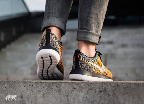 Original Women's NIKE Roshe TWO FLYKNIT 844929 005 Black/White/Mango Size UK 4.5 (SA 4.5)