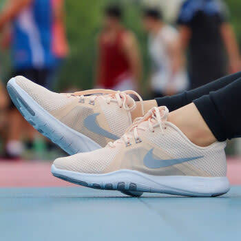 Original Women's NIKE Flex TR 8 (latest) Guava Ice/ Grey 924339 801 Size UK 4.5 (SA 4.5)