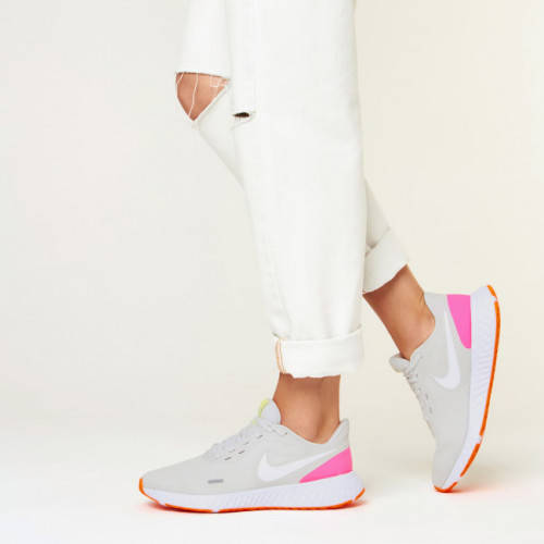 Nike Women's Revolution 5 Platinum Tint / Pink Blast BQ3207 007 Size UK 5.5 (SA 5.5)