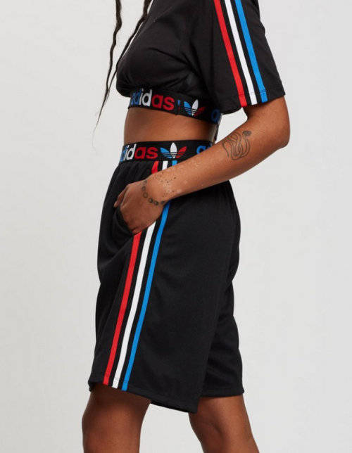 adidas Women`s ADICOLOR TRICOLOR PRIMEBLUE LONG SHORTS GN2934 Size Large