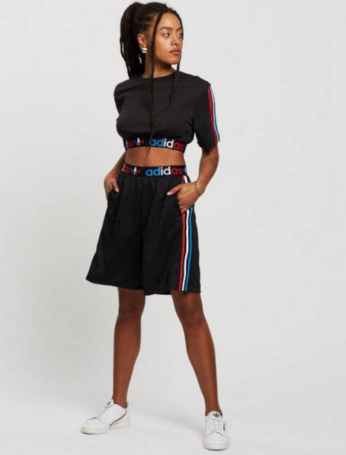 adidas Women`s ADICOLOR TRICOLOR PRIMEBLUE LONG SHORTS GN2934 Size Large