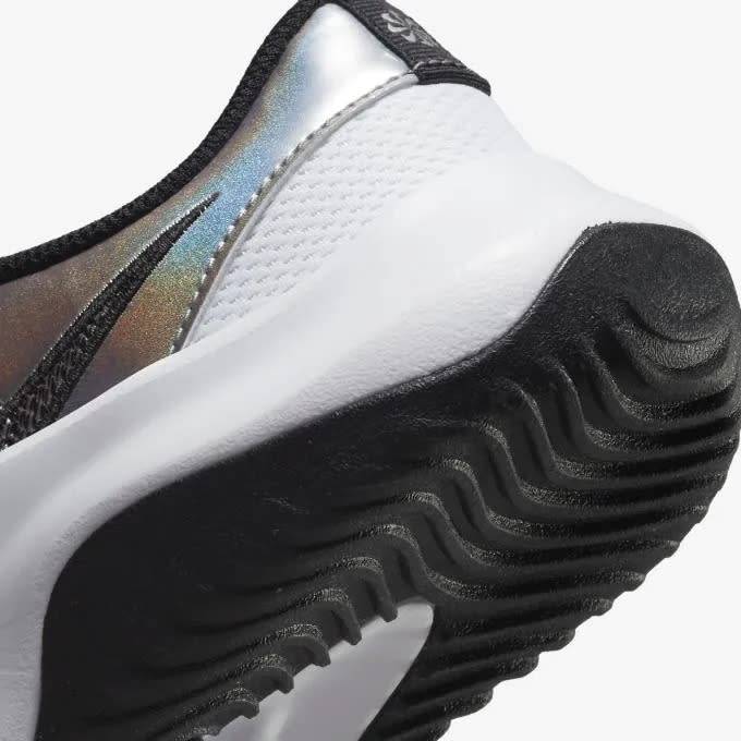 Nike Women's LEGEND ESSENTIAL 3 NN Premium Black / WhiteDQ4874 100 Size UK 7 (SA 7)