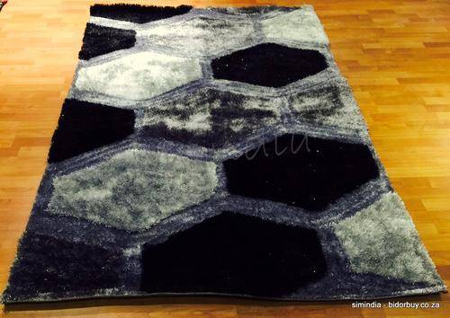 Brand New Shaggy Rug Measures 2.3m x 1,5m