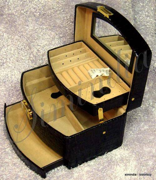 Metallic black Color,faux croc leather,quailty lockable jewelry and cosmetic box