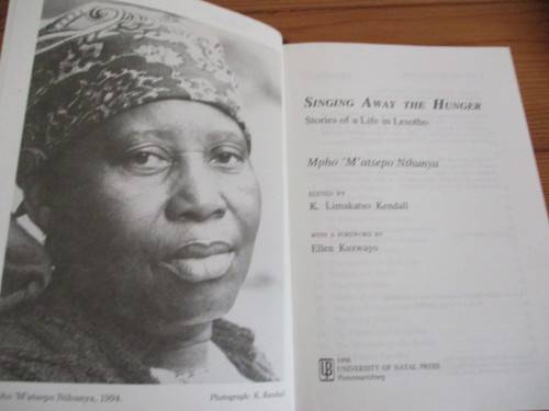 Singing Away the Hunger. STORIES OF A LIFE IN LESOTHO. Mpho 'M'atsepo Nthunya