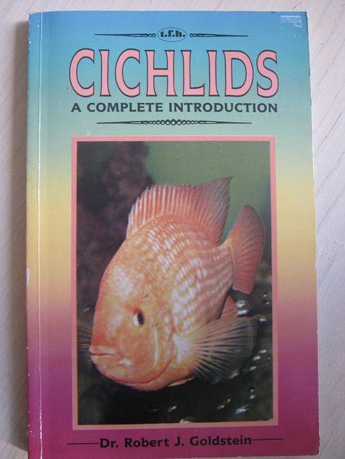 CICHLIDS. A Complete Introduction. Robert J. Goldstein