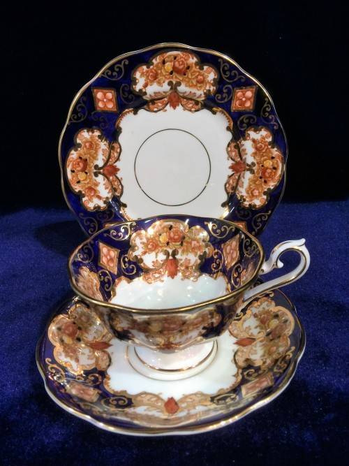 ROYAL ALBERT 'HEIRLOOM' TRIO