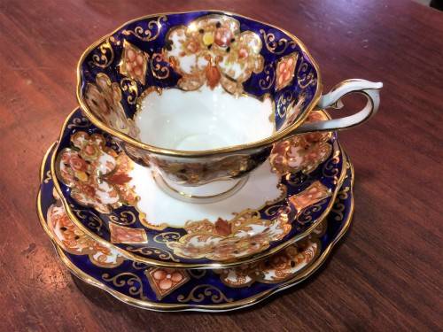 ROYAL ALBERT 'HEIRLOOM' TRIO
