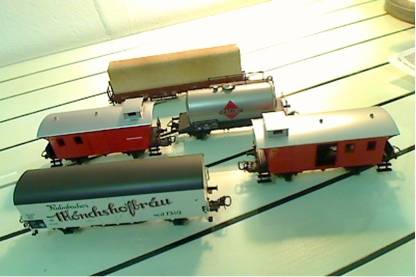 5 X Marklin HO Wagons: 2 Staff and 3 Freight