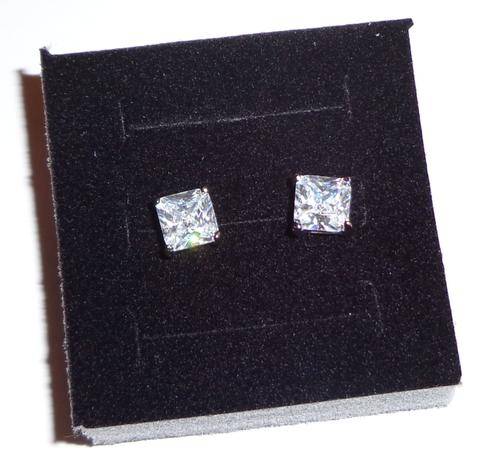 Beautiful 925 STERLING SILVER Stud Earrings CZ Stones High Quality (Value R250)