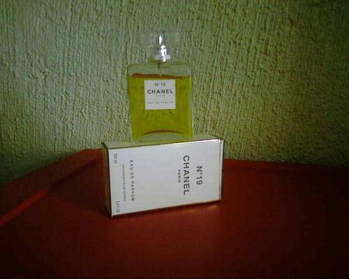 Chanel No 19 Paris