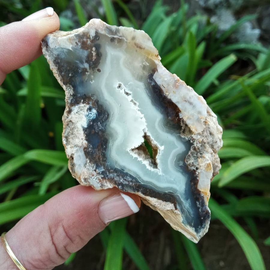 Agate Slice 9x5cm 74g, Masquerade Carnival Mask, Orange River Region, Northern Cape, South Africa