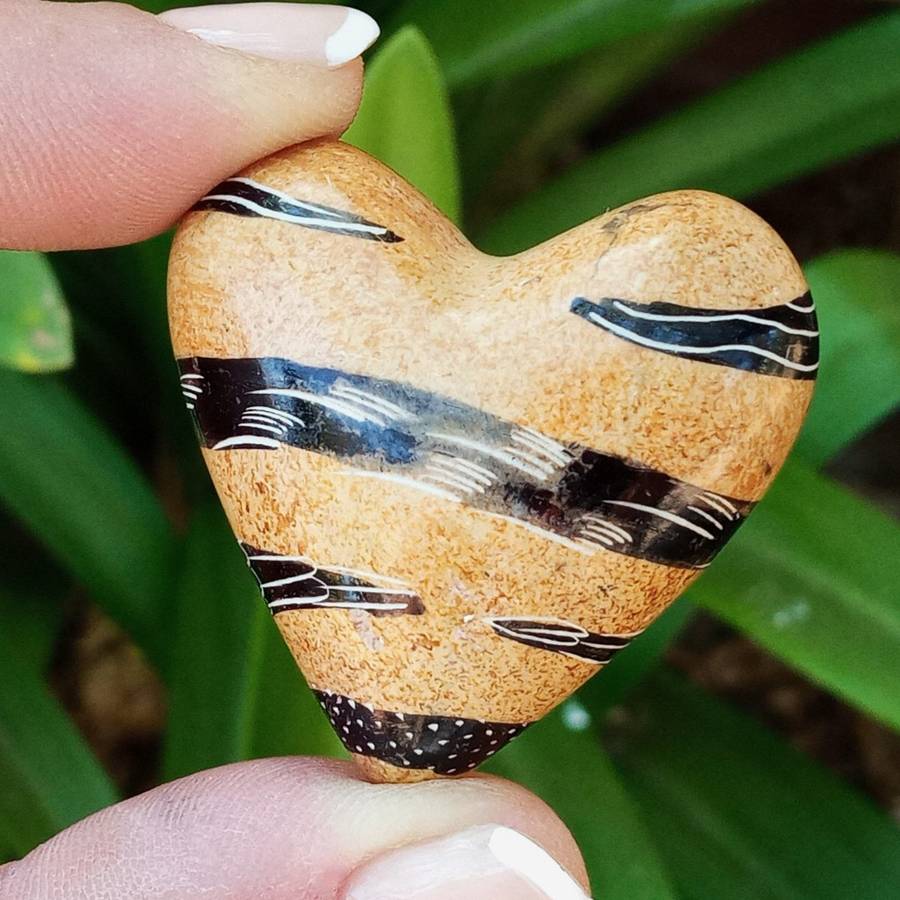 Heart painted - Madagascar  4 cm