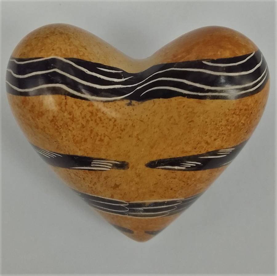 Heart painted - Madagascar  4 cm