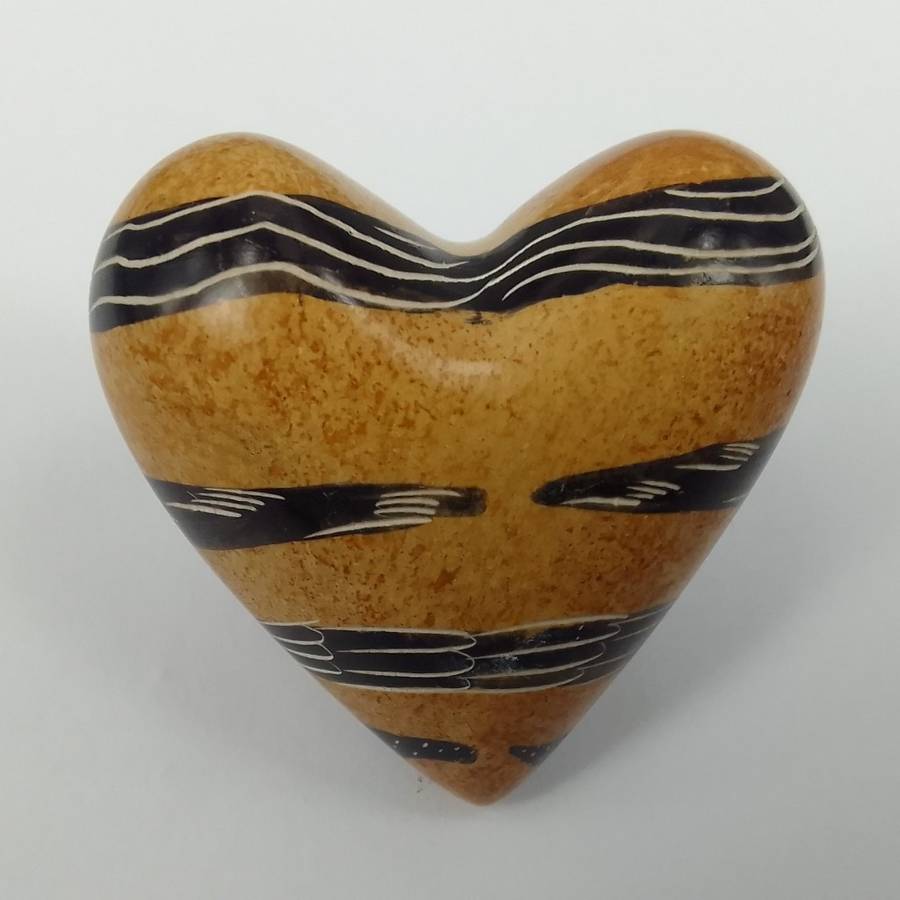 Heart painted - Madagascar  4 cm