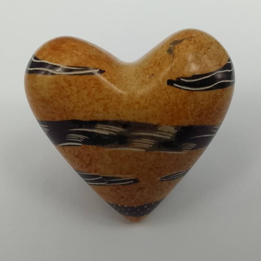 Heart painted - Madagascar  4 cm