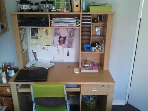 COMPUTER/STUDY DESK