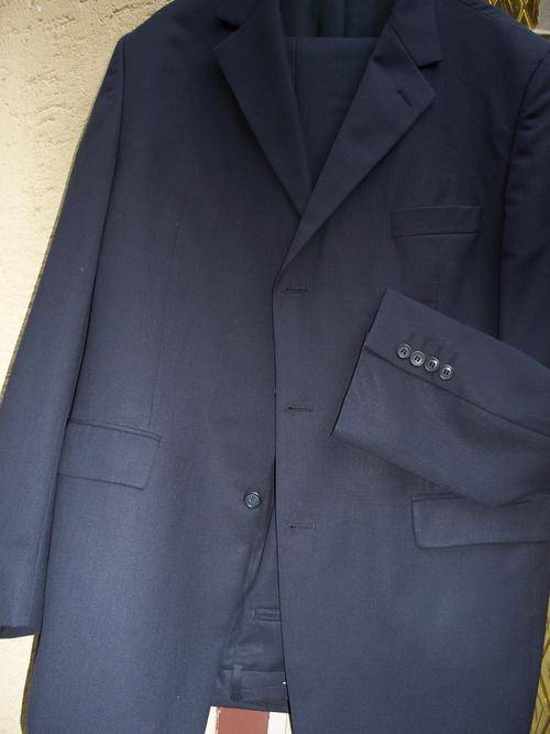 Dark blue/Navy suit -Very Good Condition!- (worn by a top lawyer!)