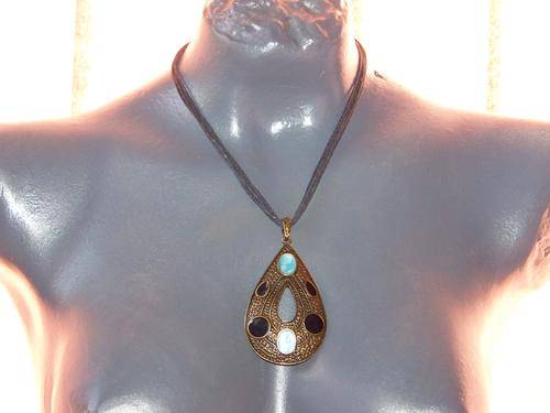 NECKLACE - BLUE - LENGTH MEDIUM