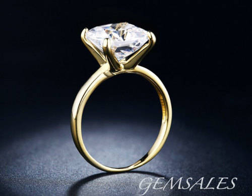 #NEW ARRIVAL# SUPERB SIMULATED DIAMOND RING  ~ GOLD PLATED -  SIZE 7