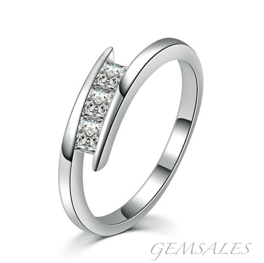 3 x 0.31ct  Princess Cut Sim Diamond CZ Ring   *18KGP*  - SIZE   7  -  O  -  54.5mm