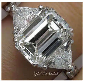 SPECTACULAR 4ct EMERALD CUT *2 X 1ct TRILLION SIDE STONES* S925      SIZE   8  -  Q  -  57mm