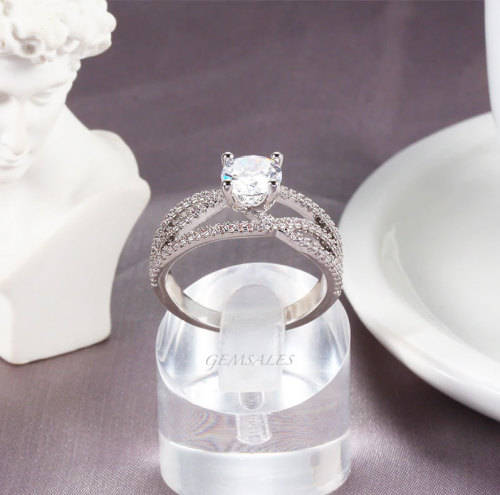2ct  BRILLIANT CUT CZ  IN CRISS CROSS PAVE SETTING #STUNNING#     SIZE    8.75   -   R   -   59mm